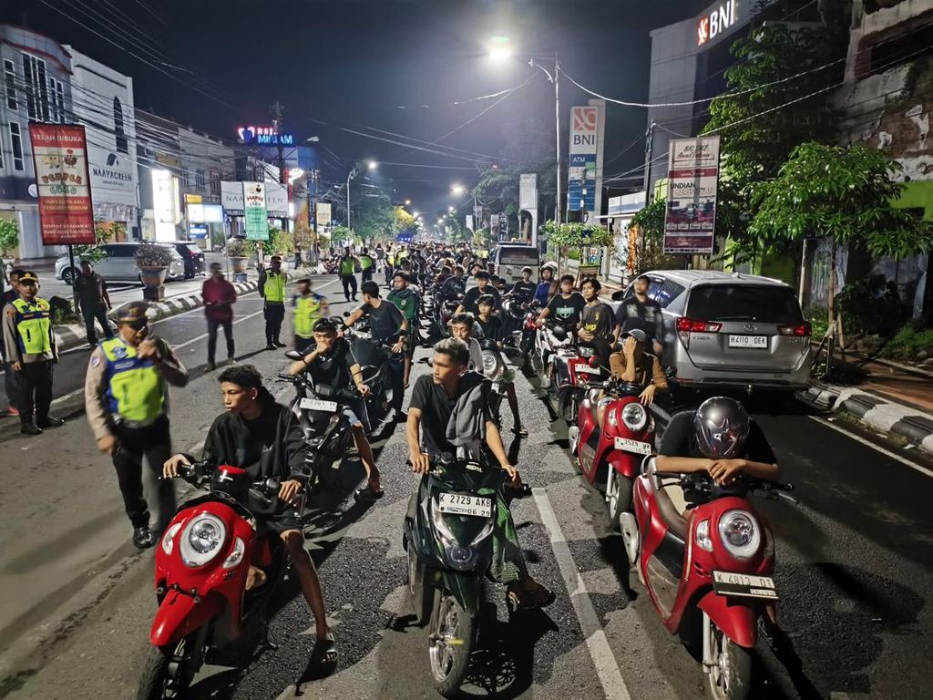 Balap Liar di Jalan Ahmad Yani Kudus Dirazia, 129 Motor-247 Remaja Diamankan